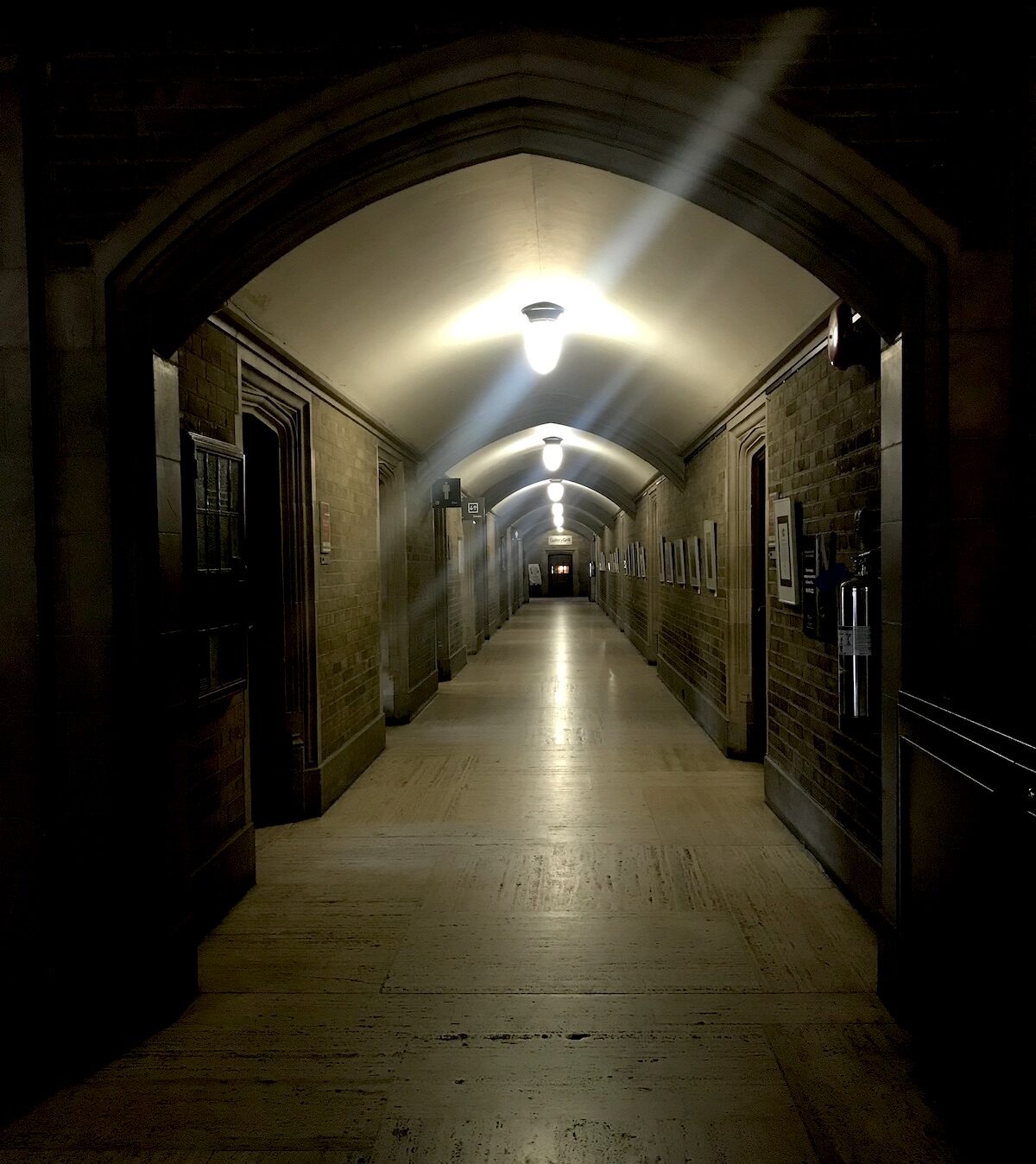 トロント大学のキャンパスでハリーポッターみたいな廊下