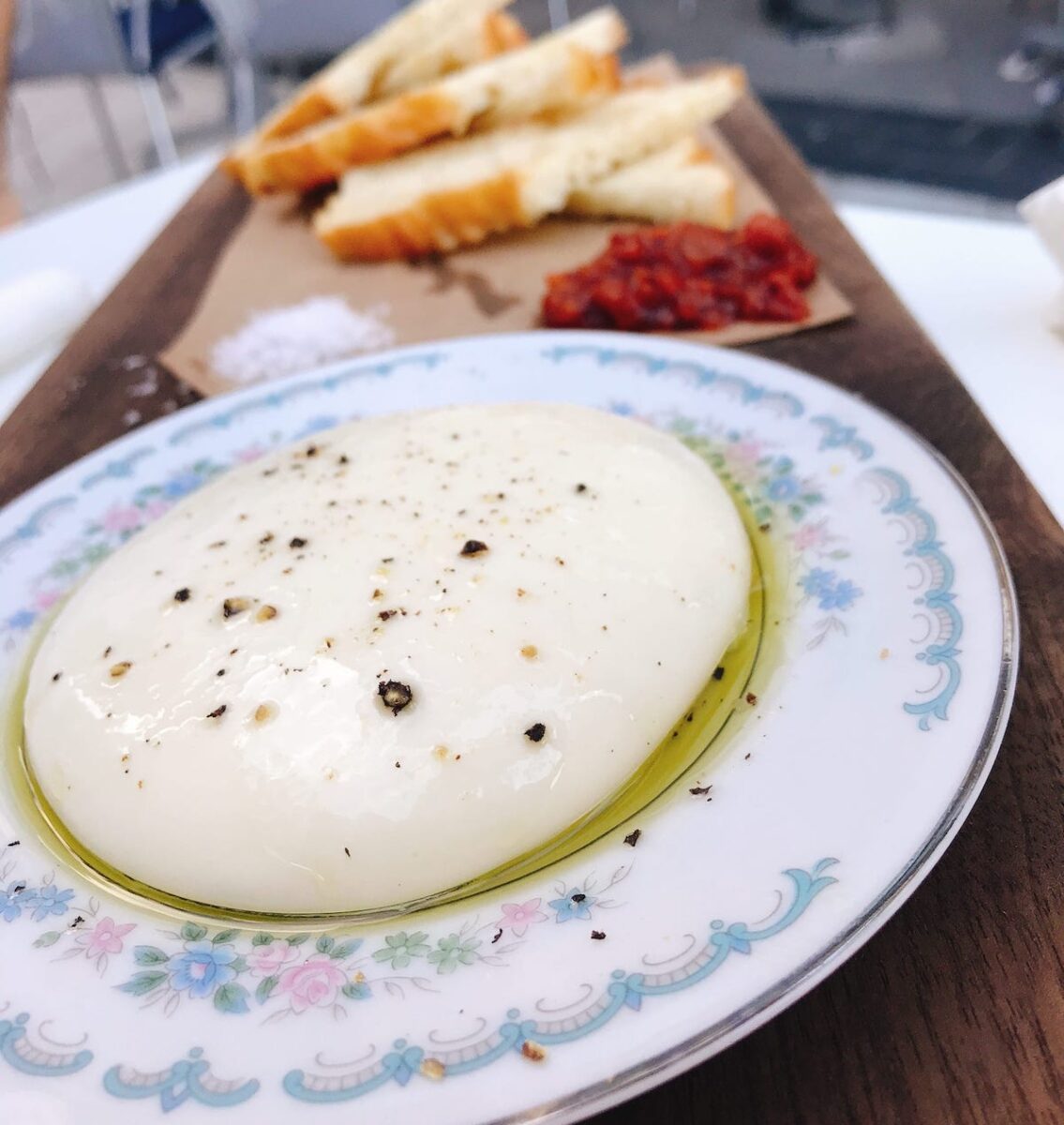 トロント・エトビコのScaddabush Italian Kitchen & Bar Mimicoのモッツアレラチーズ