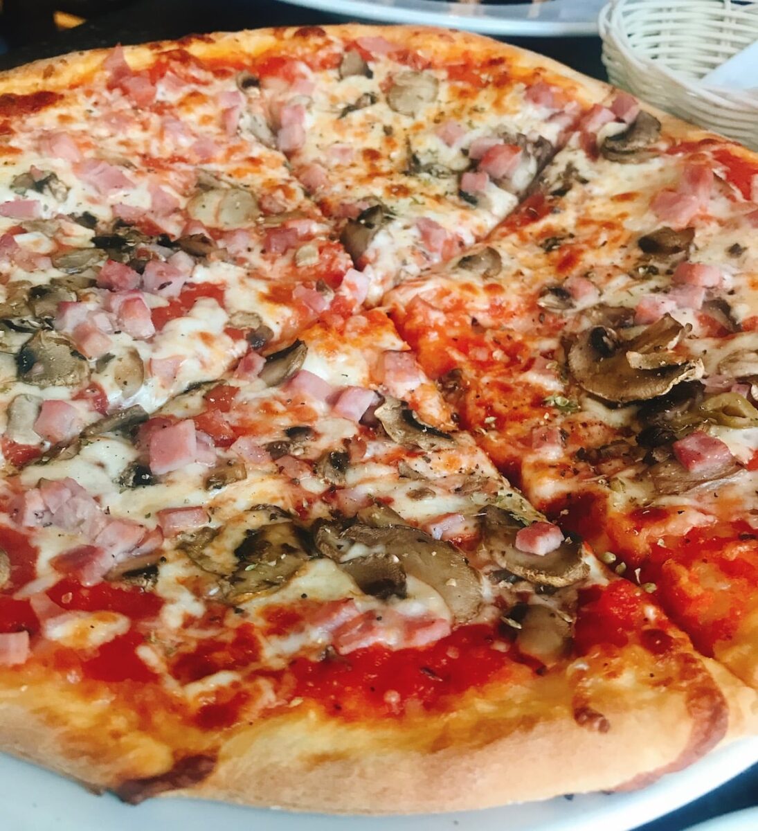 トロント・エトビコのEden Trattoriaのピザ